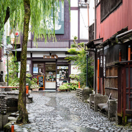【Gujo Hachiman】A castle town known as the “Little Kyoto of Oku-Mino” with clear streams and famous spring water