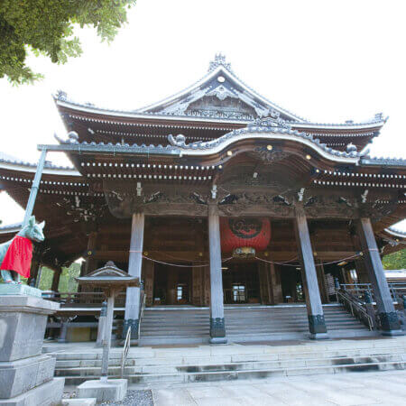 【Toyokawa Inari】A Sacred Site of Prosperity Protected by a Fox-Riding Deity