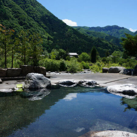 【Okuhida Onsengo Hirayu Onsen】 The most historic hot spring area in the Okuhida Onsengo village