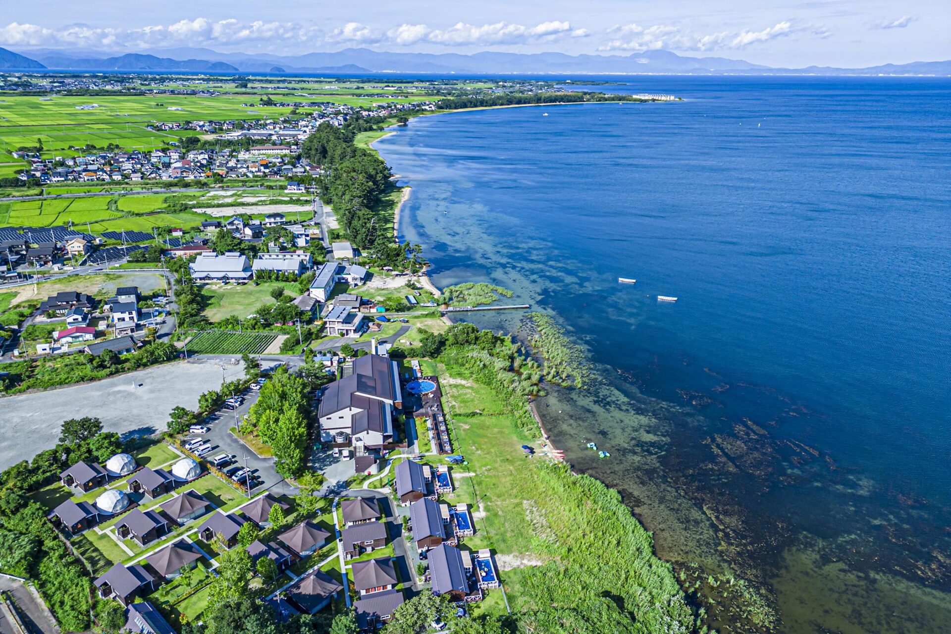 レイクサイドテラス琵琶湖】湖畔の癒し空間で、贅沢グランピング